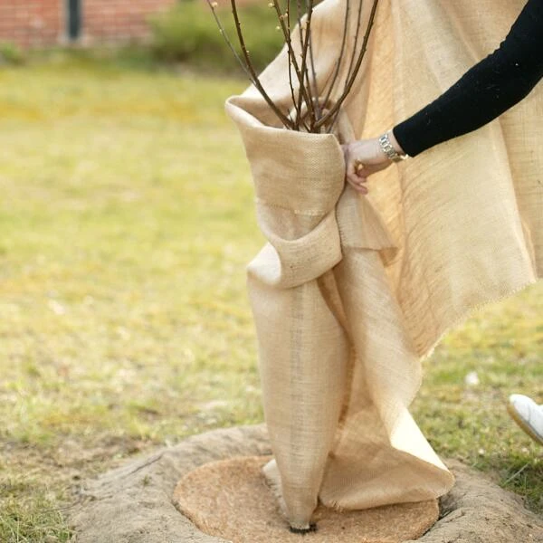 Jute Op Rol- 100 × 300 Cm - 180 G/m² 1 Jute Op Rol- 100 × 300 Cm - 180 G/m²